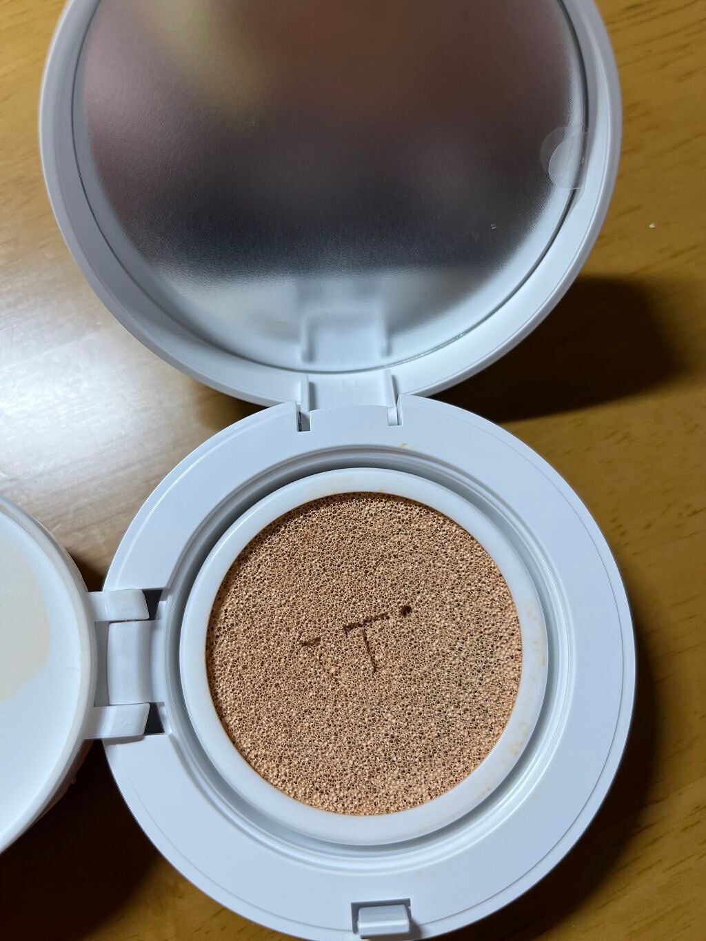 lips使い始めたばかりのgirl on LIPS 「VTコスメティクスのクッションファンデーション私には色も濃く、..」(2枚目)