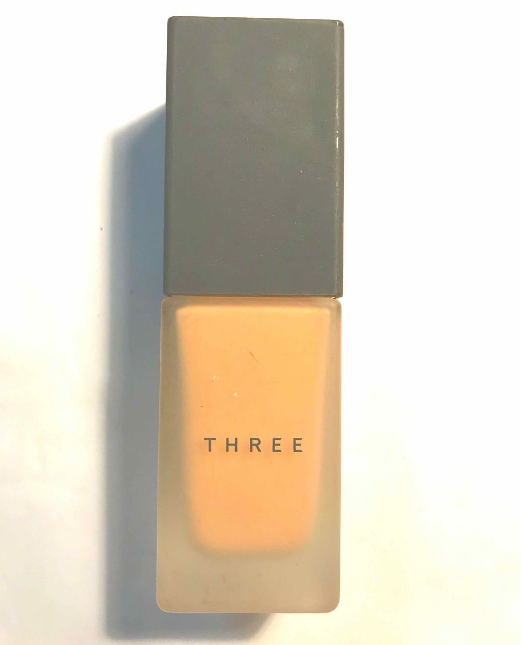 THREE フローレスエシリアル フルイド ファンデーションのクチコミ「ナチュラルな仕上がりで素肌感っぽく見せてくれます。
カバー力は強めではないですが、厚化粧に見え.....」（1枚目）