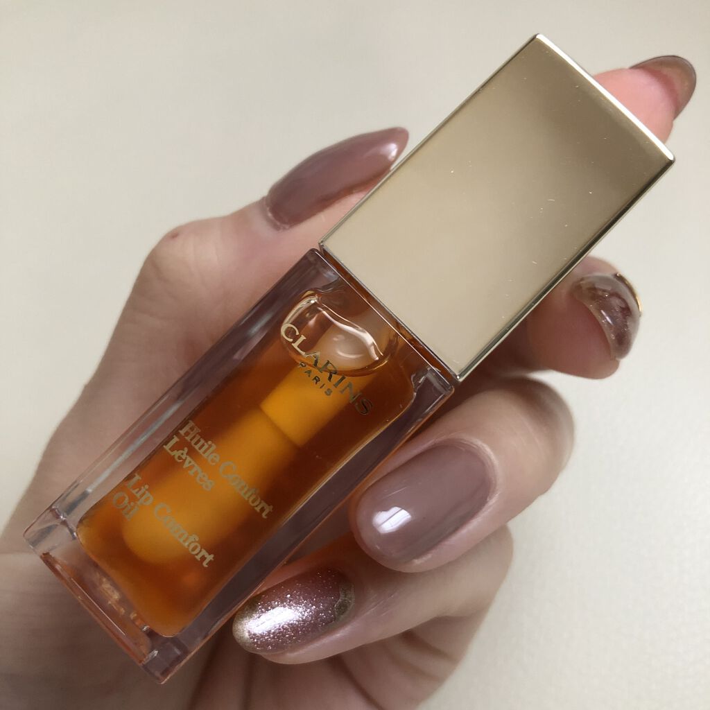 見た目ははちみつ色ですが、
塗ってみると無色です！
でも、味香りははちみつです🍯笑

マスク生活で唇が乾燥していたので
塗っていたところ……
マスク外したら白ーーくなってました😱
塗りすぎたのか、蒸れは仕方ないのか…

→マスク生活で使