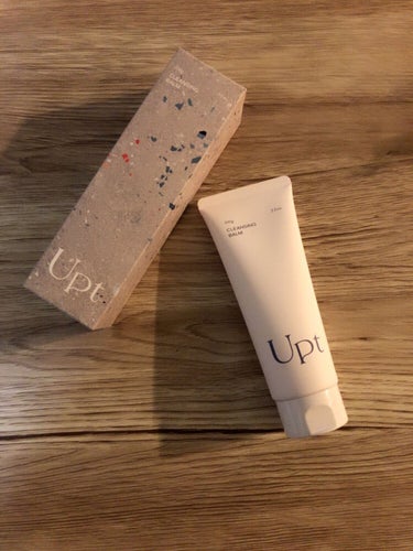 Upt CLEANSING BALM
安達祐実さんプロデュースの4月に新発売の
Upt CLEANSING BALMを使ってみました！
外箱のパッケージローションと同じでオシャレ
チューブ型のバームはピ