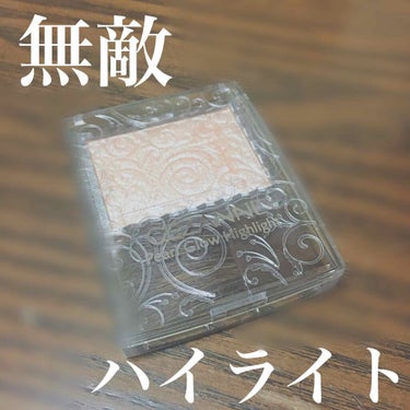 こんばんは！
ぽちゃ子です！

今回は、私が普段愛用しているハイライトを紹介したいと思います！

商品名
CEZANNE セザンヌ パールグロウハイライト 01

私は、前までは全くハイライトを使わなか