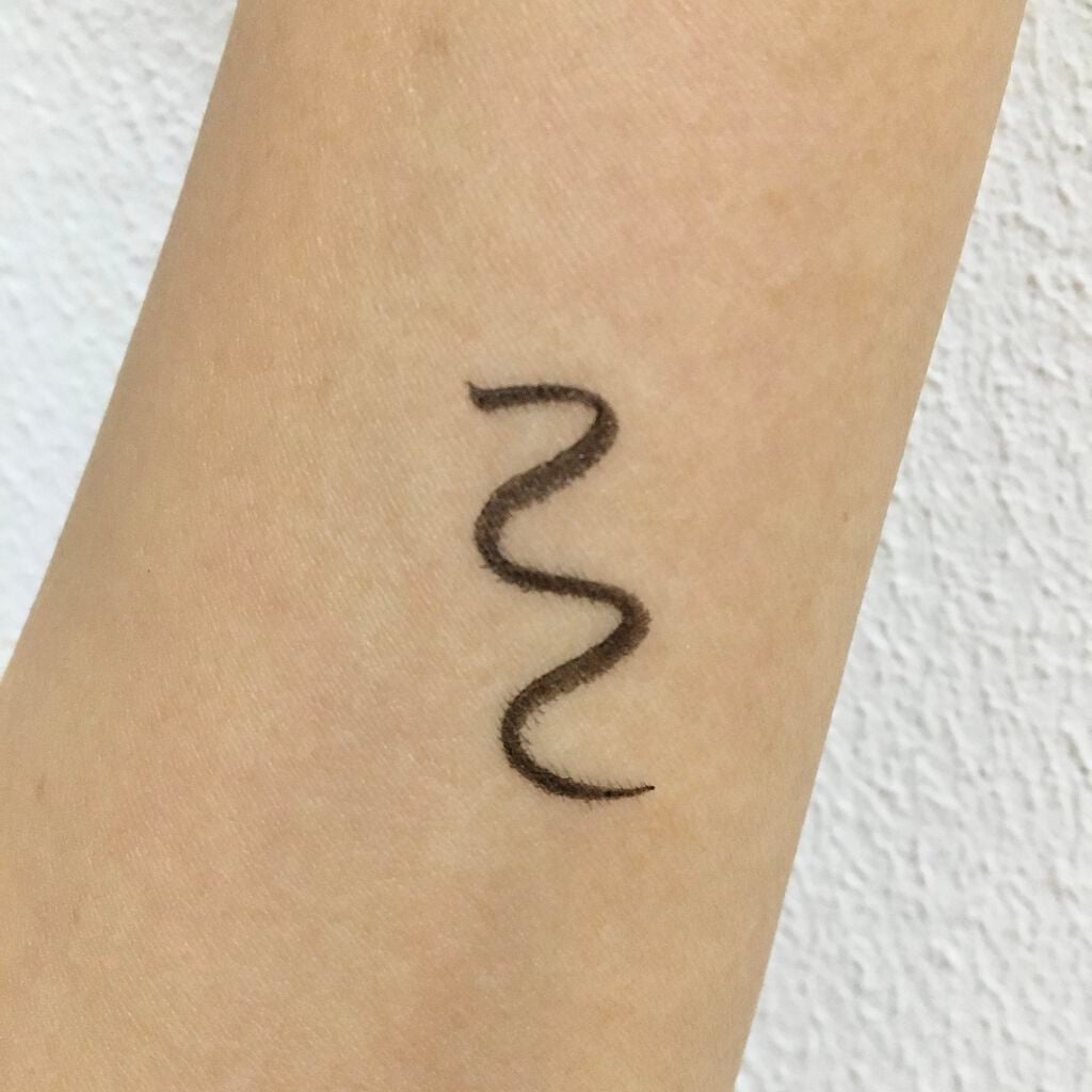 スキルレスライナー/LUMIURGLAS/リキッドアイライナーを使ったクチコミ(2枚目)