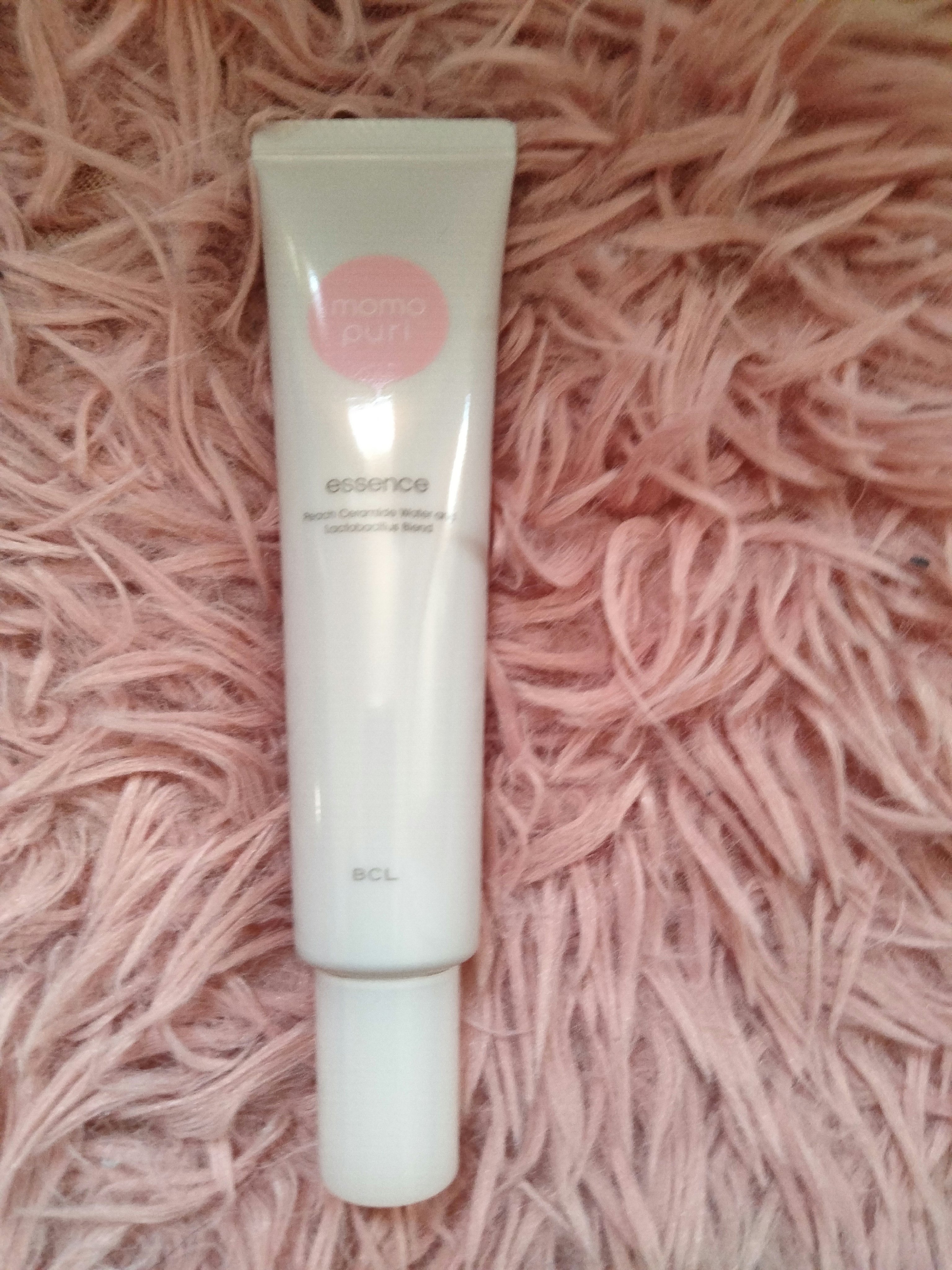 ももぷり　
潤い美容液
¥1100

✂ーーーーーーーーーーーーーーーーーーーー
商品説明
潤いヴェールで肌をやさしくバリアする美容液。肌の潤いのための乳酸菌と、国産の桃果汁に含まれるセラミド&3種のセラミドを配合。毎日調子の良い、ぷりぷり