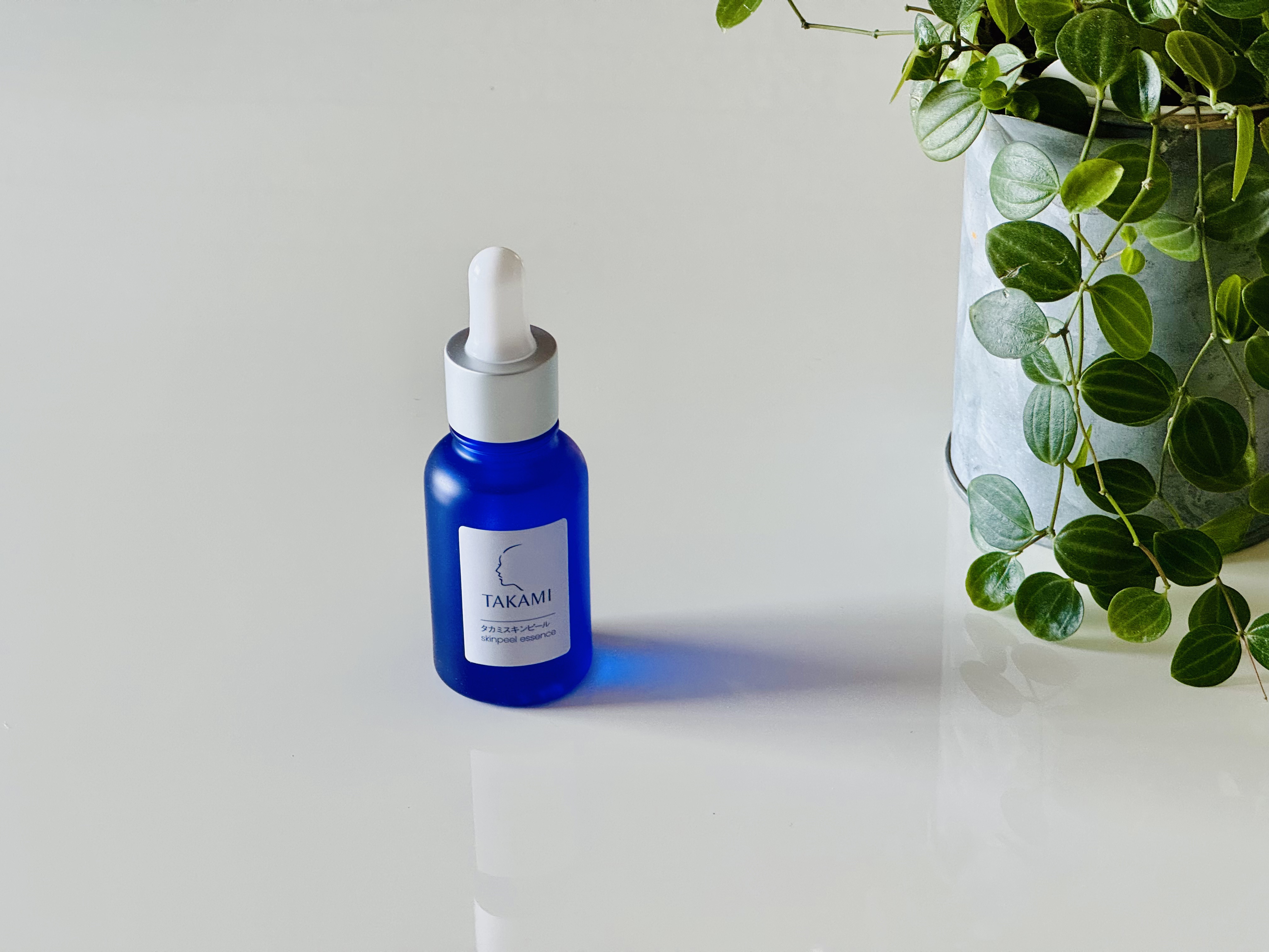 【タカミスキンピール】を継続使用中！

角質ケアのためにタカミスキンピールを使い続けています。毎日のスキンケアにプラスワンするだけで、肌のコンディションを整えるサポートをしてくれるので、手軽に取り入れられるのが嬉しいです。

使用方法

洗