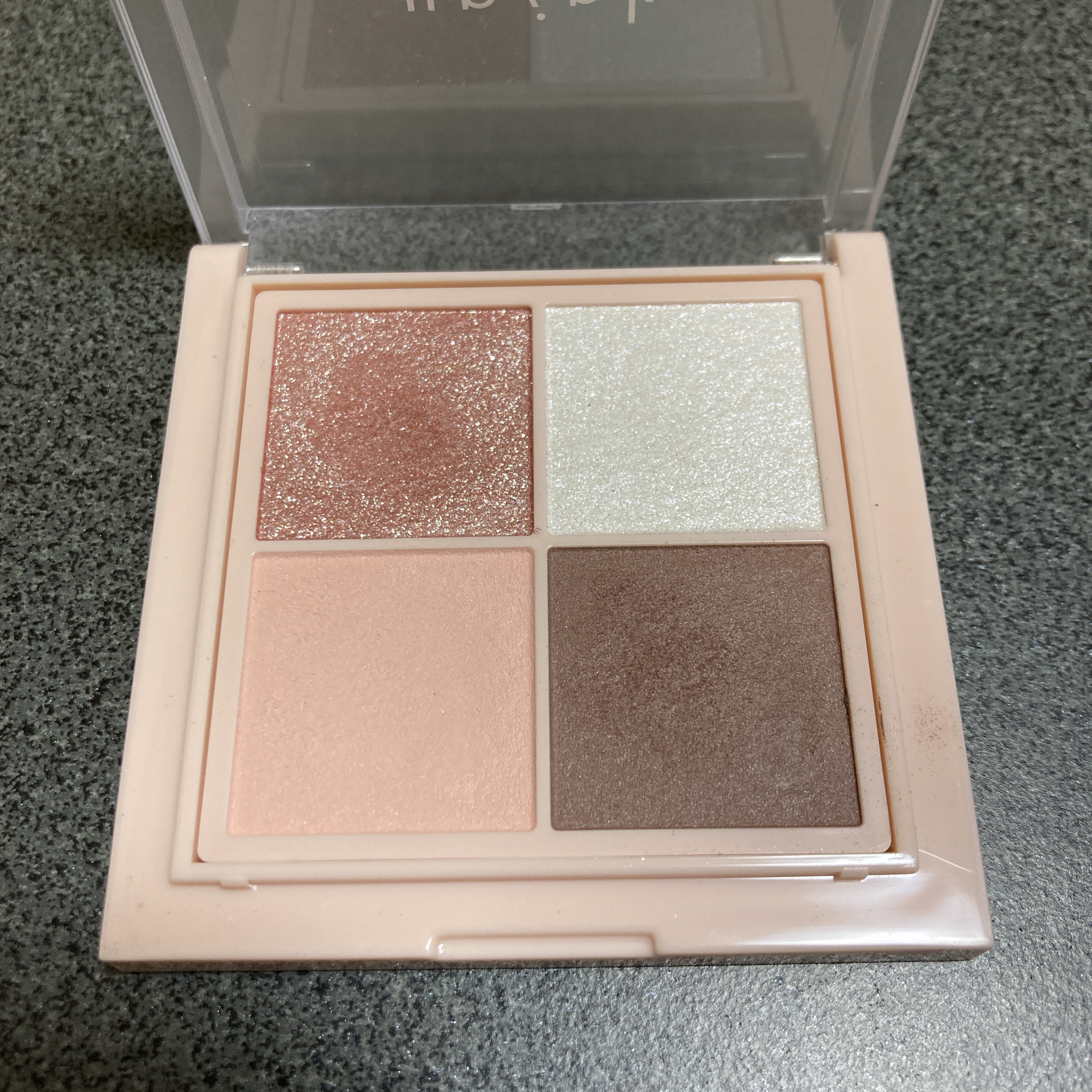 シャインオンステージアイパレット 101 トゥインクルウィンター/upink/アイシャドウパレットを使ったクチコミ（2枚目）