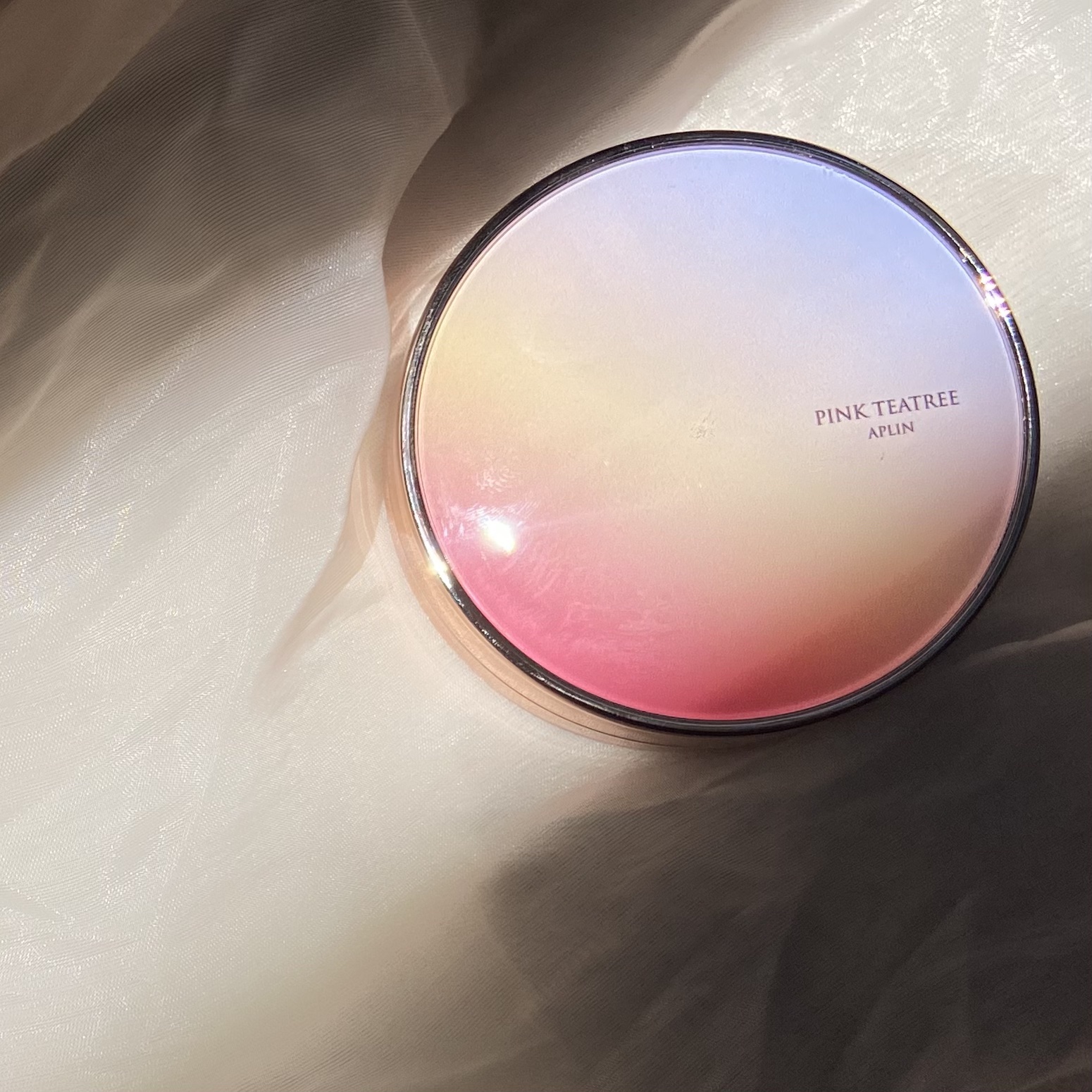 崩れないでと願う、そんな真昼の不安を吹き飛ばして

APLIN
ピンクティーツリーカバーアップグロウクッション

久しぶりに、本当に久しぶりにクッションファンデを使ってみています。
お試しさせてもらってるのだけれど、最初は久しぶりすぎて正直