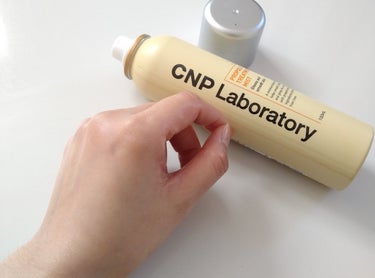 CNP Laboratory プロP ミストのクチコミ「お肌に保湿・ハリ感をチャージするという、プロポリスエキス（保湿成分）配合のミスト状化粧水を使っ.....」（3枚目）