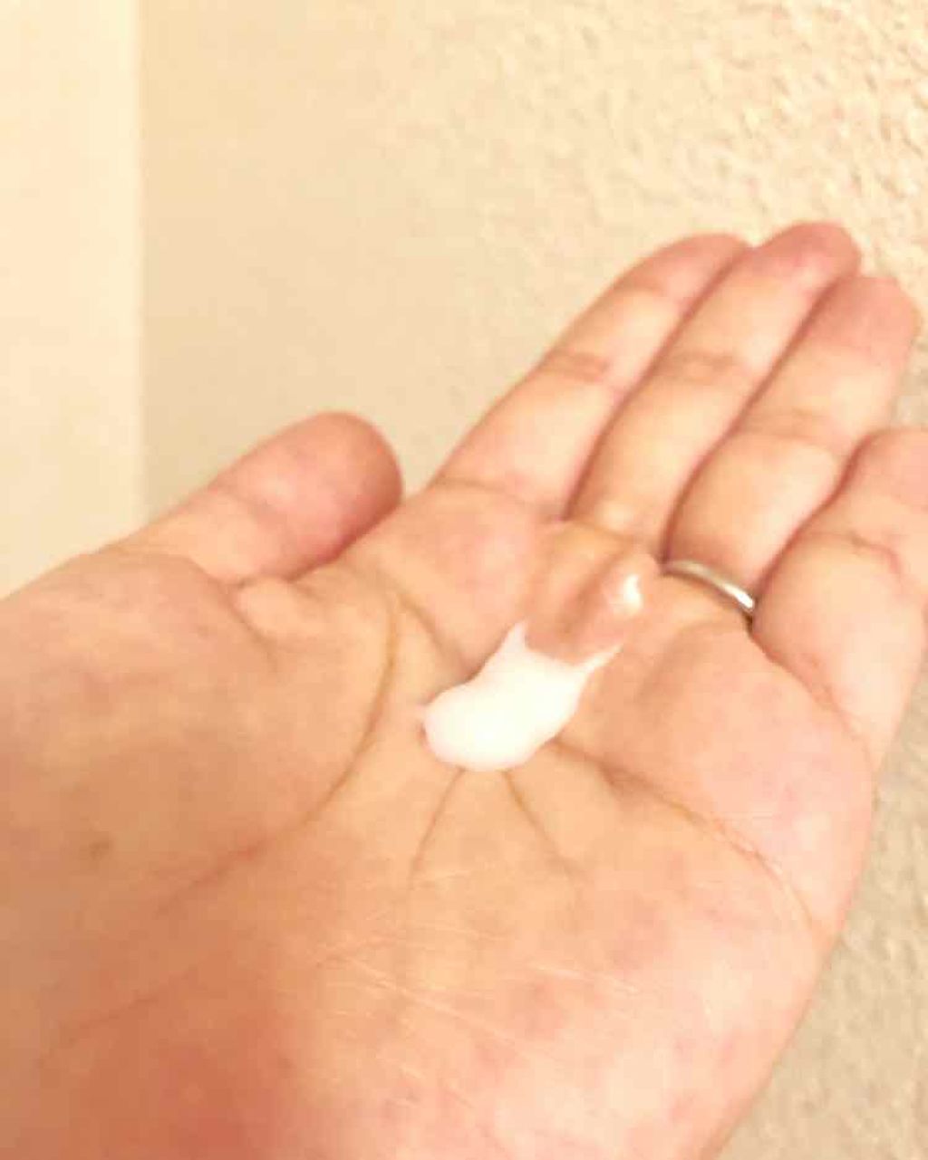 ビオメディ エッセンスミルクリーム/BioMedi/美容液を使ったクチコミ（2枚目）