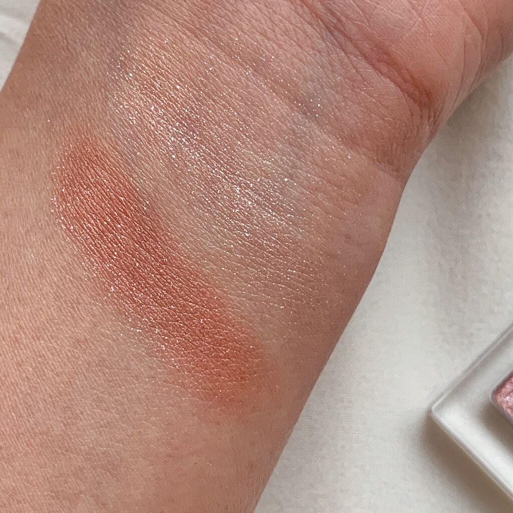 by.mimi on LIPS 「【大粒ラメが輝くきらきらな目元に♡】キラキラなラメ大好きな人集..」(8枚目)