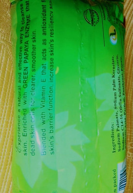 silka whiteninglotion/パパイヤ石鹸 Silka/日焼け止め・UVケアを使ったクチコミ(2枚目)