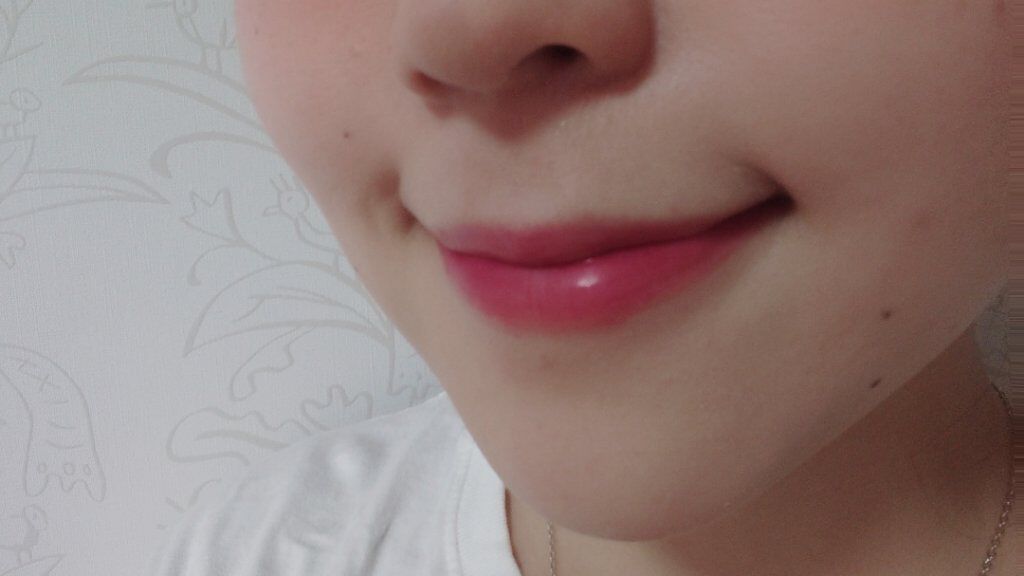 ジューシーラスティングティント/rom&nd/リップティントを使ったクチコミ（2枚目）