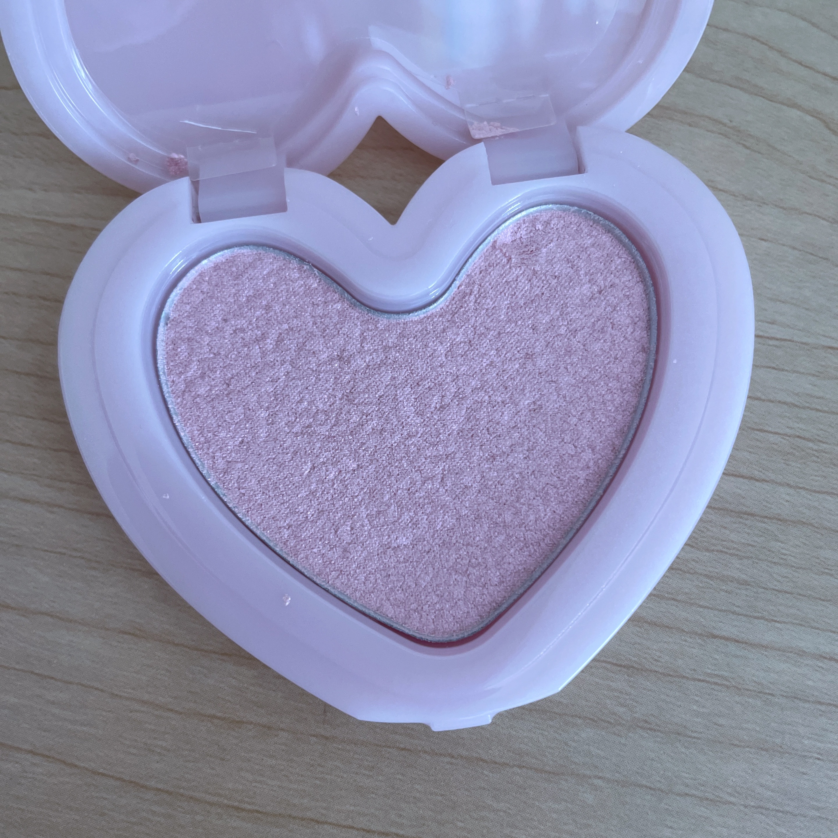 ラヴビーム グロウヴェール/lilybyred/パウダーハイライトを使ったクチコミ（2枚目）