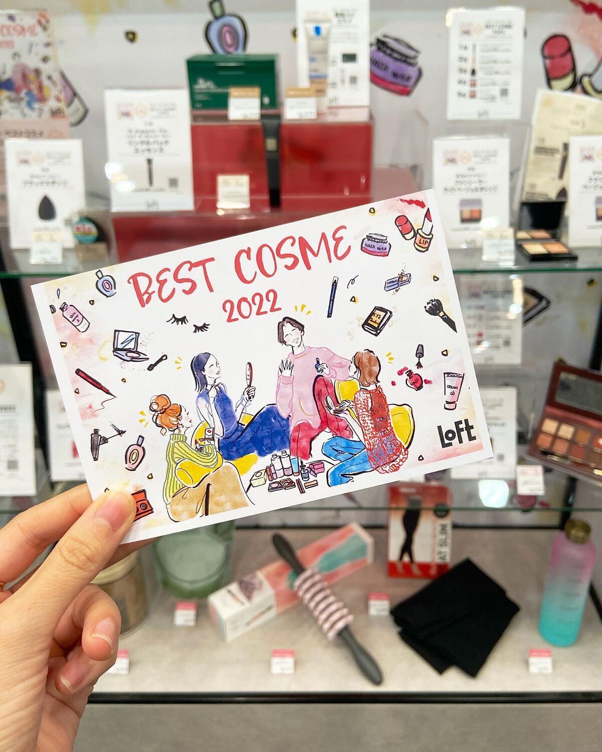 airi__koizumi on LIPS 「2022年もラストスパート!コスメ界隈ではベスコスの時期となっ..」(1枚目)