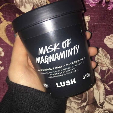 LUSH パワーマスク

これ凄い！まじで！
Twitterで毛穴が消えるって書いてたから即買って即使ってみた！凄いこれ！


匂いはちょっとキツイ🥺ミント凄い🥺
付けたらめちゃめちゃスースーする🥶

