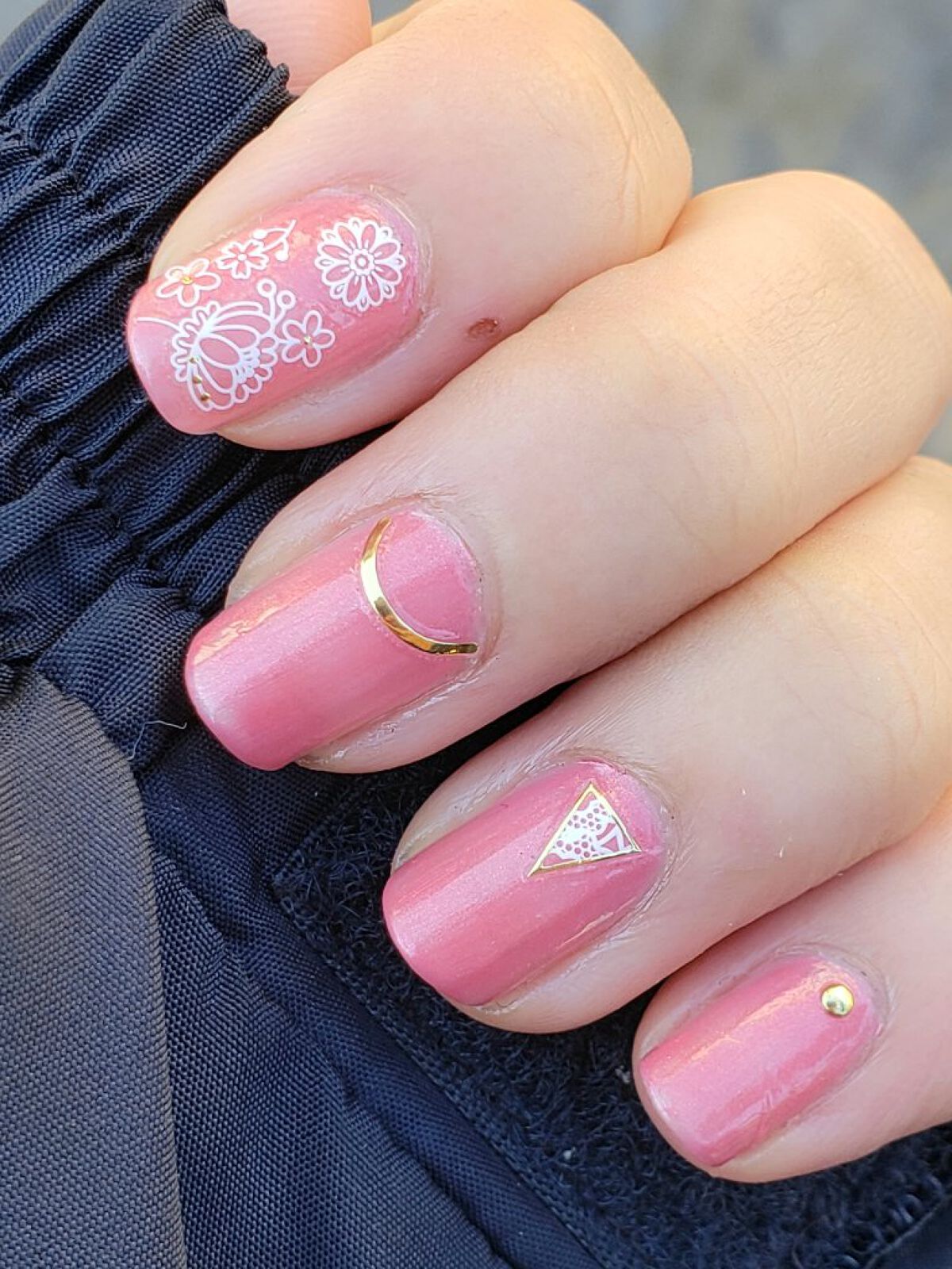 土木系おねいさん on LIPS 「週末ネイル(((o(*゚∀゚*)o)))ローズカラーのポリッシ..」(3枚目)