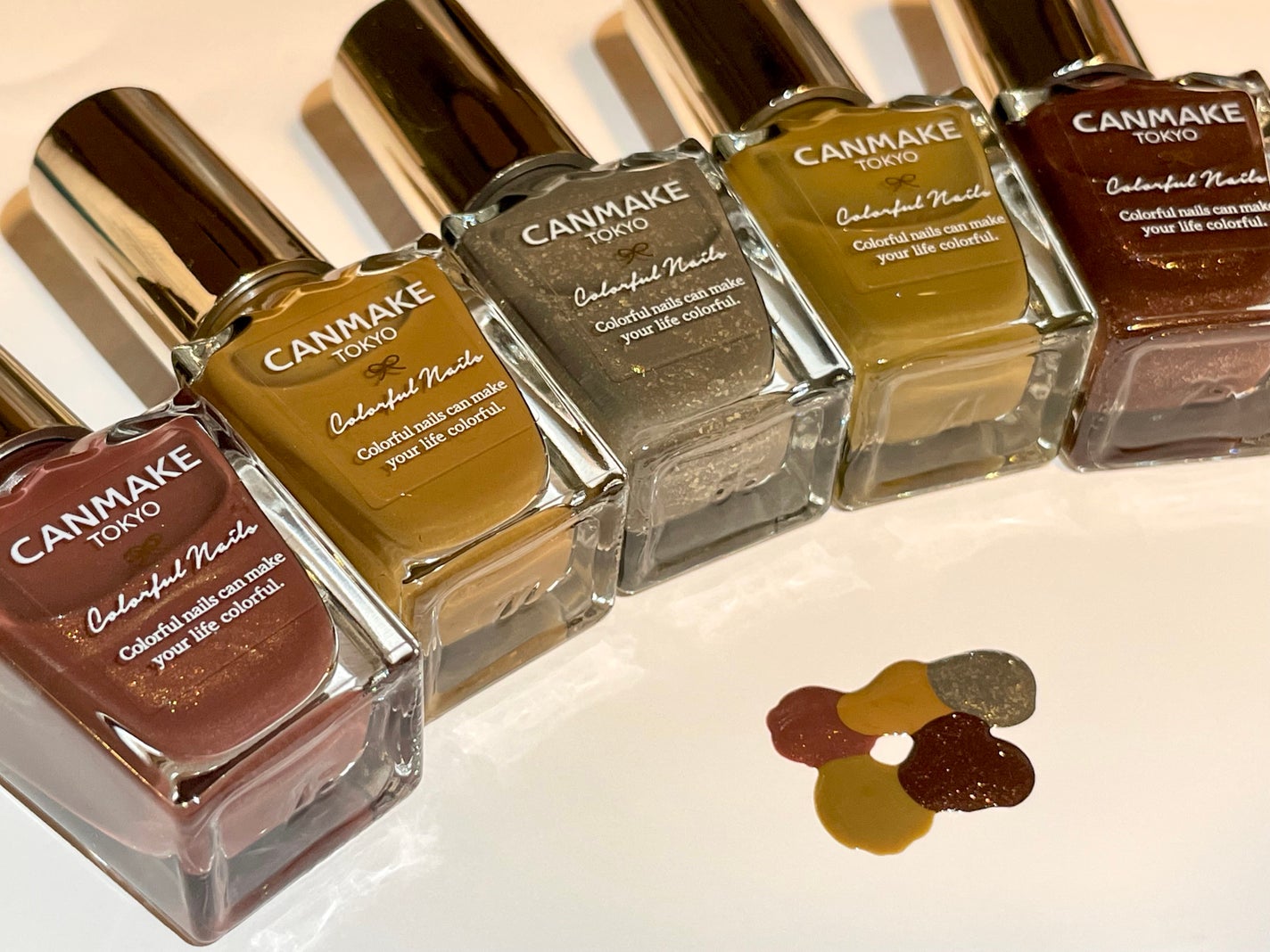 カラフルネイルズ/キャンメイク/マニキュアを使ったクチコミ(2枚目)