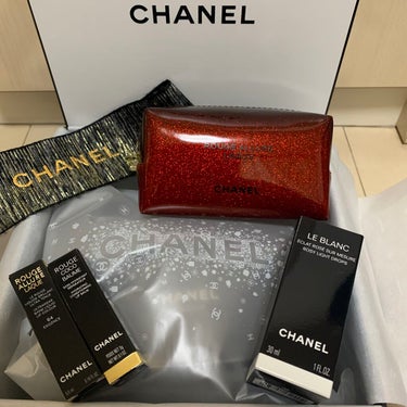 ルージュ アリュール ラック ホリデー セット
CHANELのクリスマスコフレ🎄
ルージュ アリュール ラック ホリデー セット

セット内容：
ルージュ アリュール ラック　64 エグジジャンス
ルー