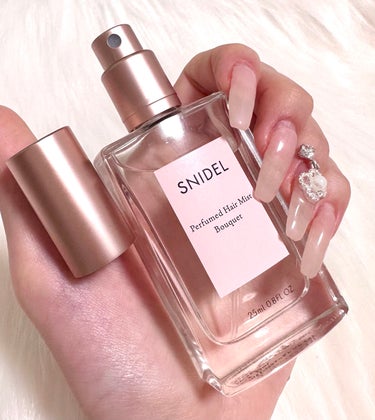 SNIDEL BEAUTY スナイデル パフュームド ヘア ミスト In Bloomのクチコミ「SNIDELから出たヘアミストを頂いたんだけど、ここはお花畑…？と錯覚するくらいリアルなお花の.....」（1枚目）