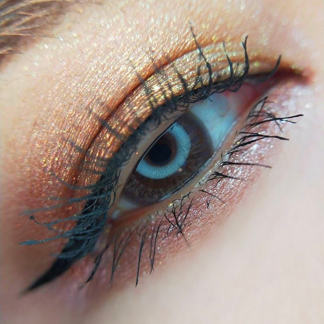 Luminous Legends: Mega Eye Shadow Palette/PAT McGRATH LABS/アイシャドウパレットを使ったクチコミ(3枚目)