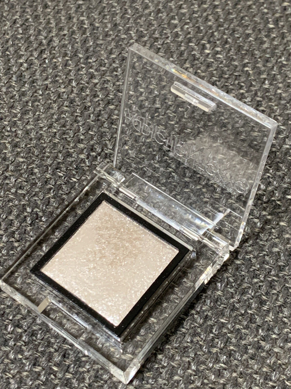 アディクション ザ アイシャドウ スパークル 001SP Stars Witness/ADDICTION/単色アイシャドウを使ったクチコミ（3枚目）