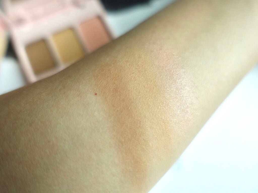 Anna on LIPS 「トレンドのカラー眉。ふんわり仕上がるので誰でも挑戦しやすいのが..」(3枚目)