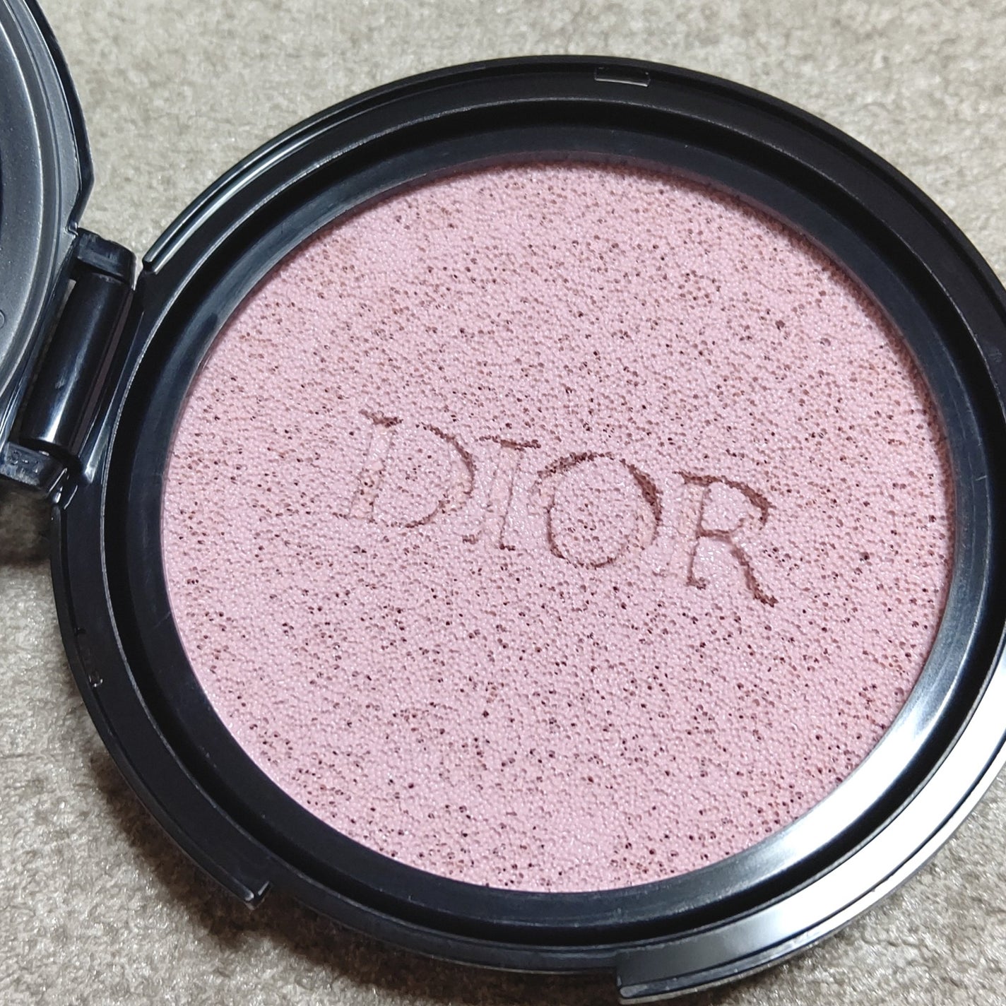 ディオールスキン フォーエヴァー トーンアップ グロウ クッション(リフィル)/Dior/ベースメイクを使ったクチコミ(2枚目)