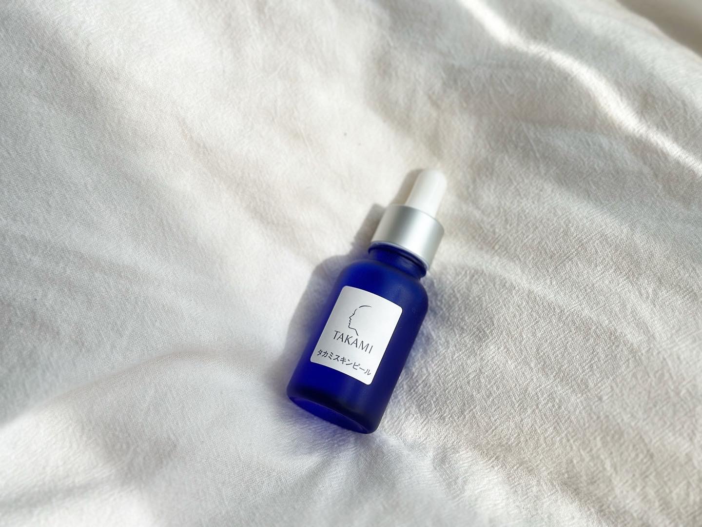 美容雑誌やSNSでよく見かける"タカミスキンピール"

肌代謝に着目した商品だということを初めて知りました。確かに代謝が良ければターンオーバーも正常に行われるなと納得。

洗顔後、1番に使う美容液。　
サラッとしたテクスチャーでべたつきませ