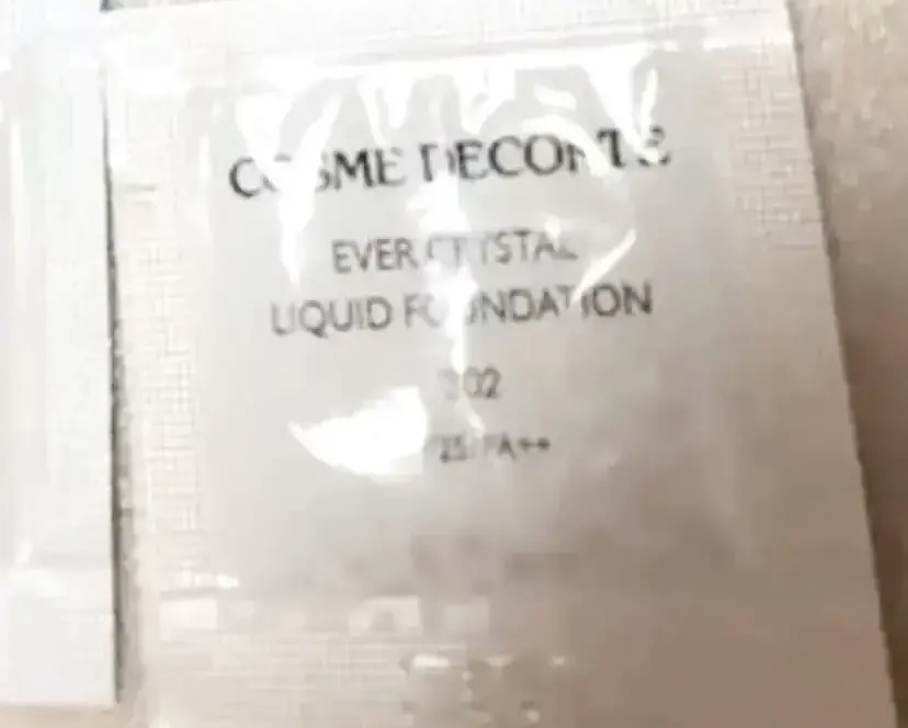 エバークリスタル リキッドファンデーション/DECORTÉ/リキッドファンデーションを使ったクチコミ（1枚目）