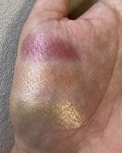 フラッシング アイス エクストラ ディメンション スキンフィニッシュ トリオ ミディアム ディープ/M・A・C/パウダーハイライトを使ったクチコミ(2枚目)