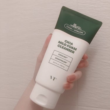 VT Cosmetics CICA MILD FOAM CLEANSER


最近ベースメイクが薄いのでクレンジングのときもなるべく肌を擦らないようにしたいな〜と思い、クレンジングフォームがほしくてこち