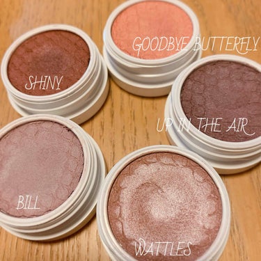 Twitterに載せたカラーポップのスウォッチ

colourpop SSS 

WATTLES
パール入りベージュ
GOODBYE BUTTERFLY
ピンクパール入りコーラル？
BILL
モーヴピン