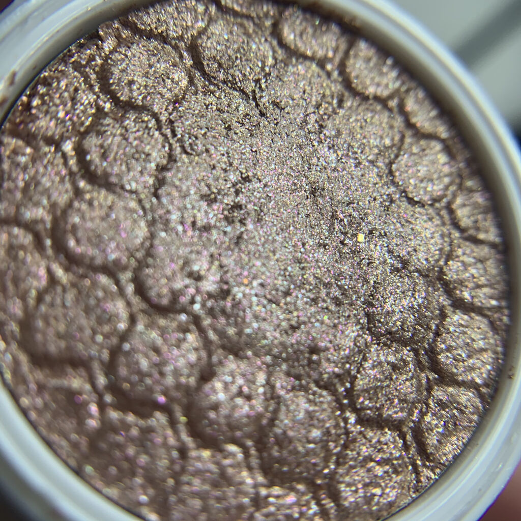 Super Shock Shadow/ColourPop/単色アイシャドウを使ったクチコミ（3枚目）