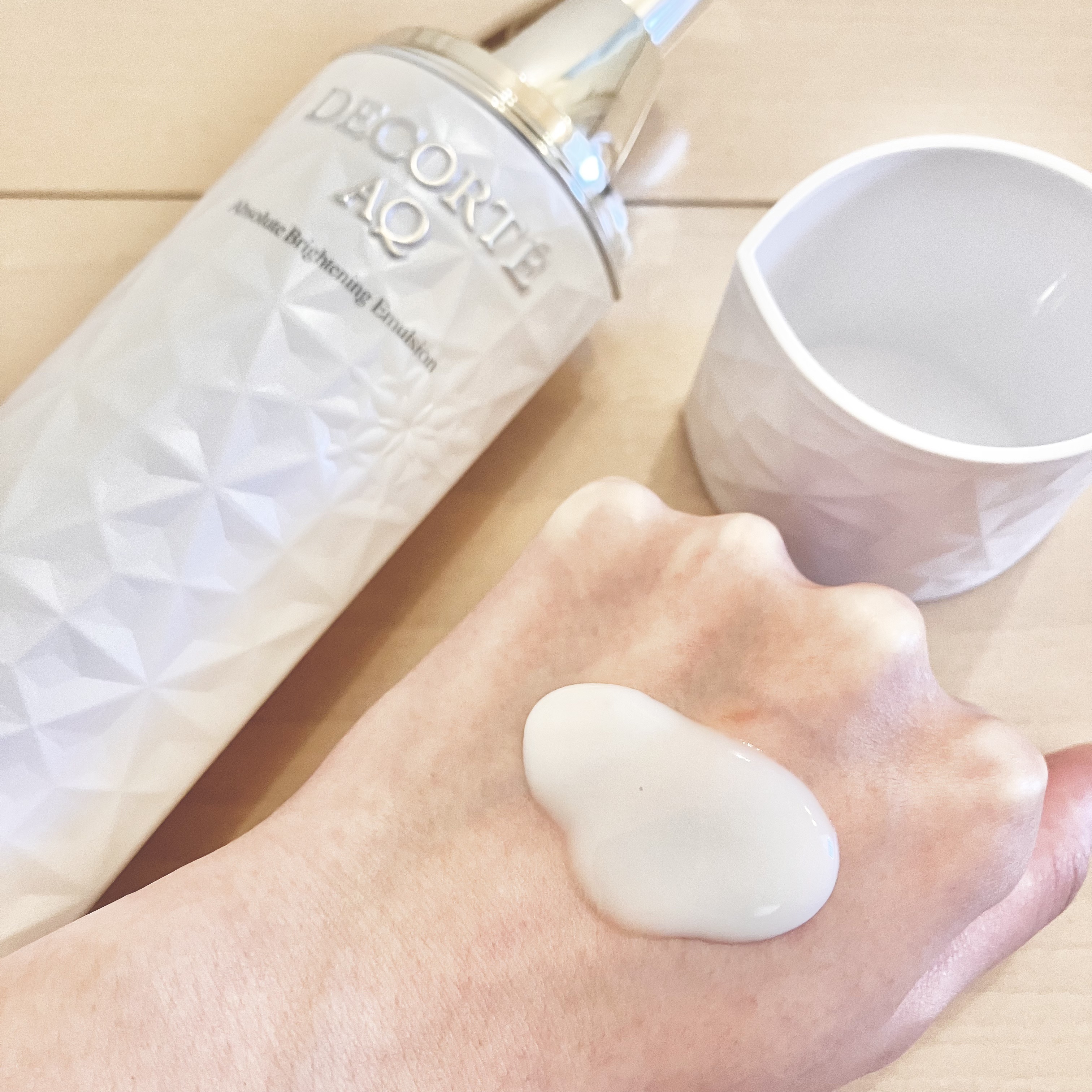 AQ アブソリュート エマルジョン マイクロラディアンス Ⅱ/DECORTÉ/乳液を使ったクチコミ（2枚目）