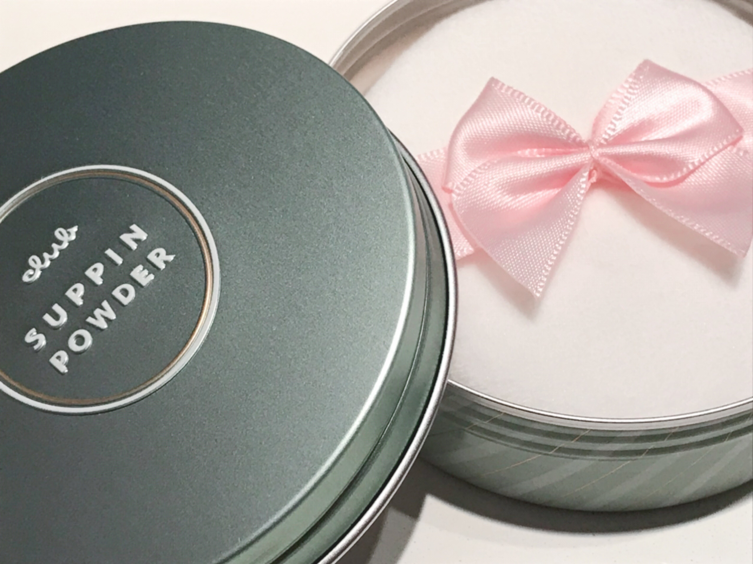 すっぴんパウダーC ホワイトフローラルブーケの香り/クラブ/プレストパウダーを使ったクチコミ（1枚目）