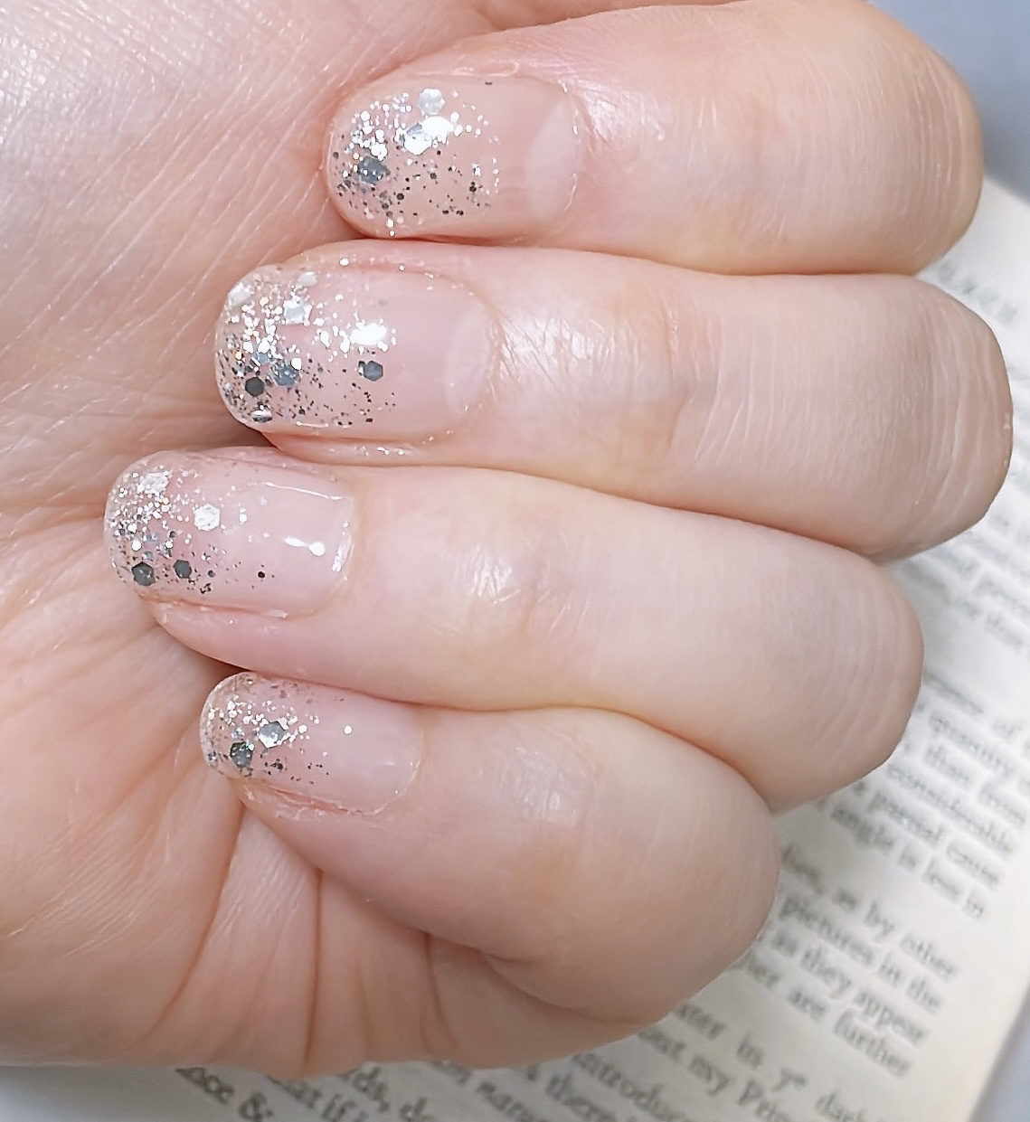 BRG ジェルネイル 8 グリッターシルバー/DAISO/ジェルネイルを使ったクチコミ（2枚目）