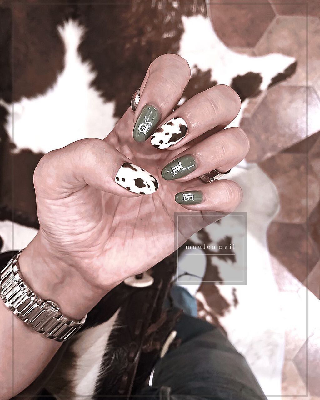 #牛柄ネイル,#カーキネイル,#アートネイル,#海ネイル,#ミラーアートネイル,#アニマルネイル,#太陽ネイル,#うねうねネイル,#サマーネイル,#ジュエリーネイル,#ミラーネイル,#手書きアートネイル,#うねうねネイル,#cow柄ネイル,#カーキネイル,#秋ネイル,#天王寺ネイル,#ネイルのネイルデザイン