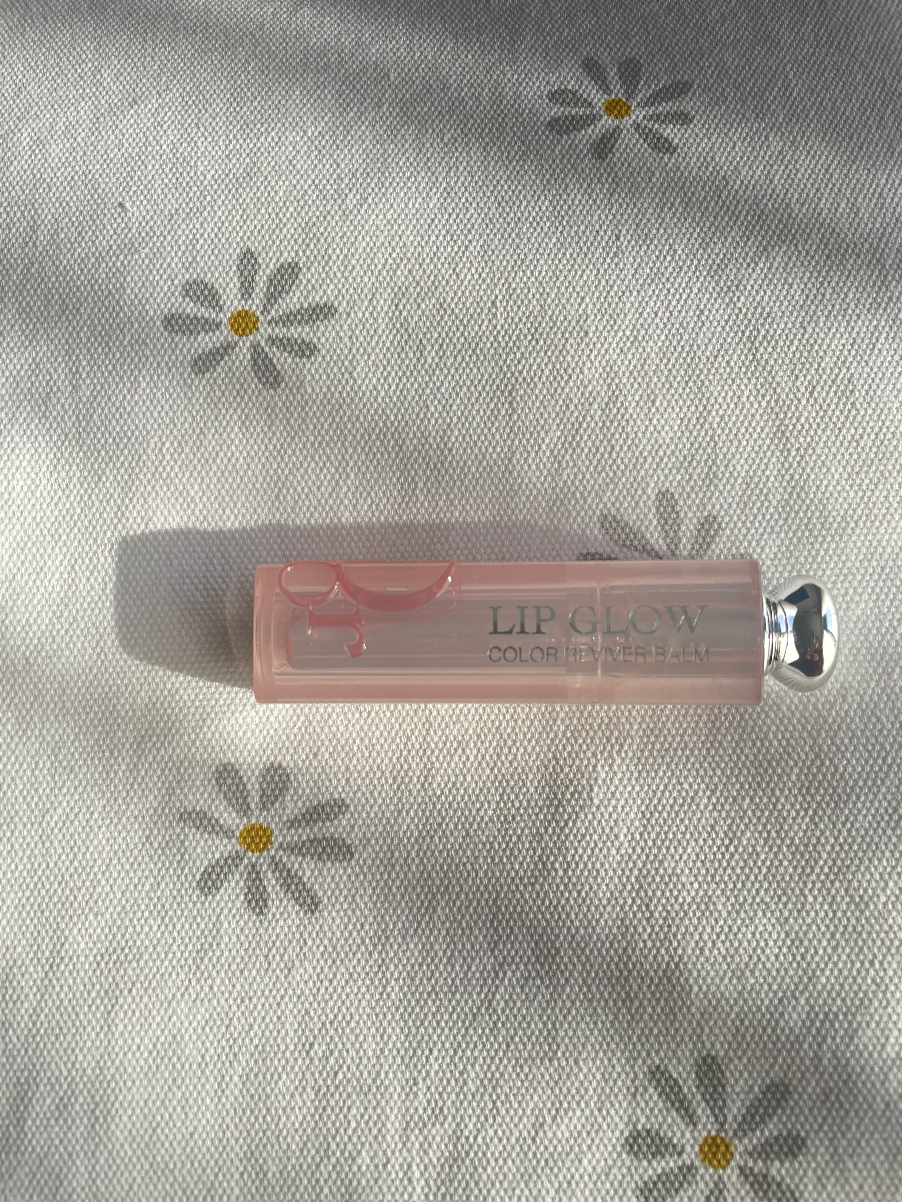 ディオール初、97%が自然由来成分配合のナチュラル ティント リップ バーム🫧


ディオール アディクト リップ グロウを紹介します🤍
今回は012のローズウッドのお色です


6時間のノンストップなツヤと1日中続くたっぷりの潤いを叶