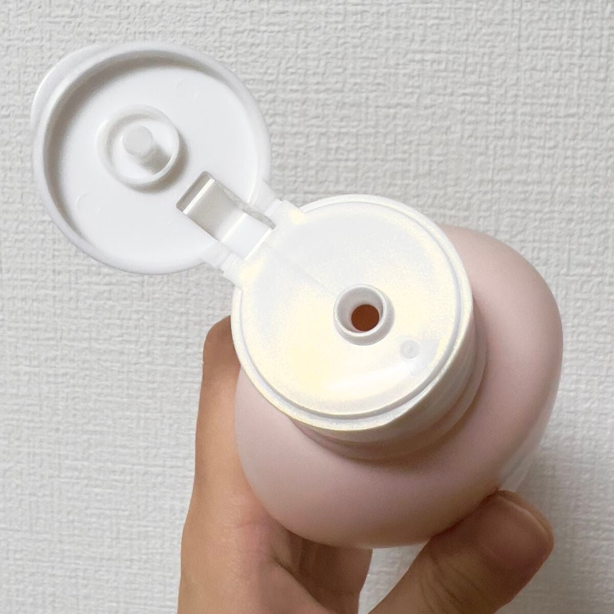 snow on LIPS 「デオボディミルクは、お風呂あがりのボディケアでニオイケアまでで..」(2枚目)