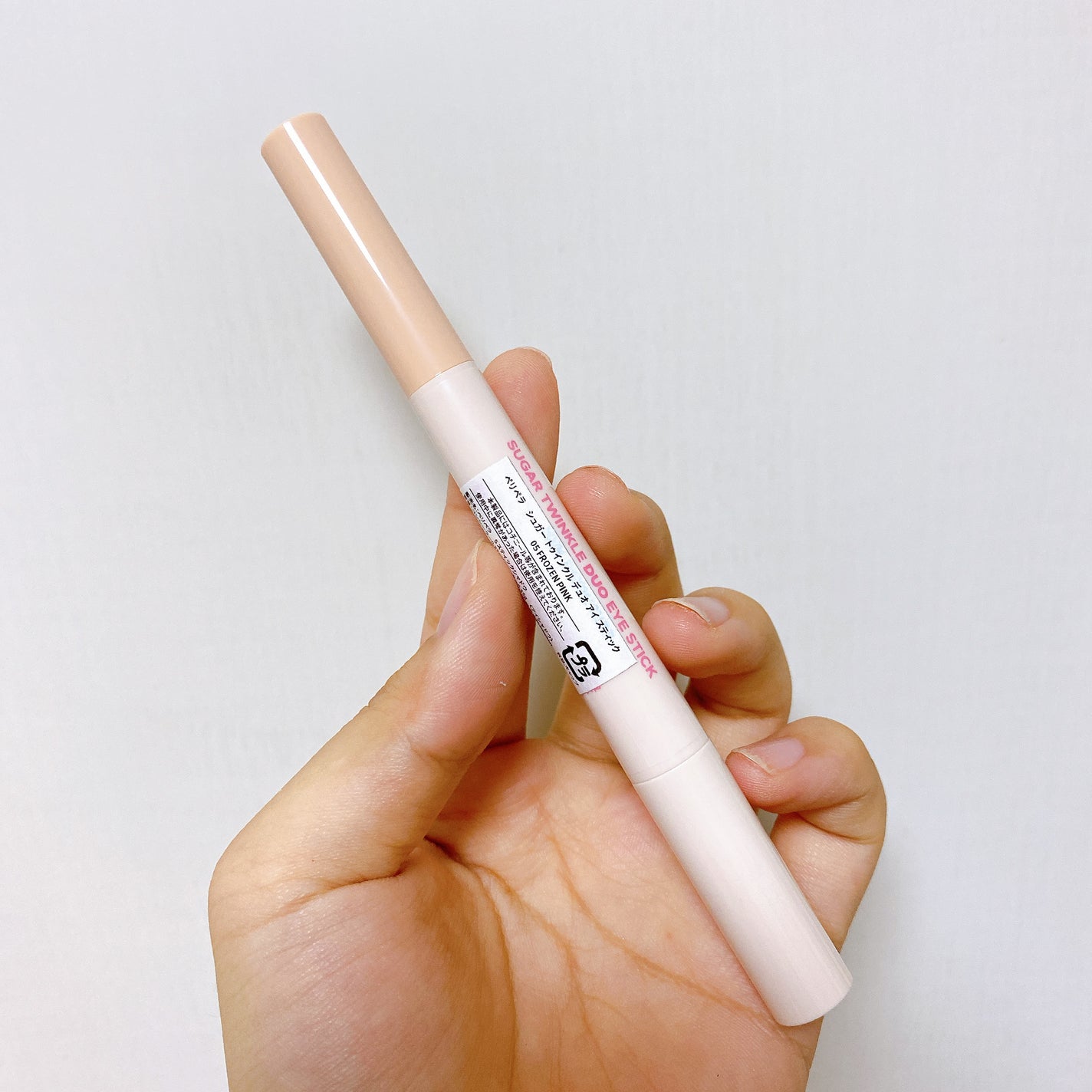 シュガー トゥインクル デュオ アイ スティック/PERIPERA/スティックアイシャドウを使ったクチコミ(3枚目)