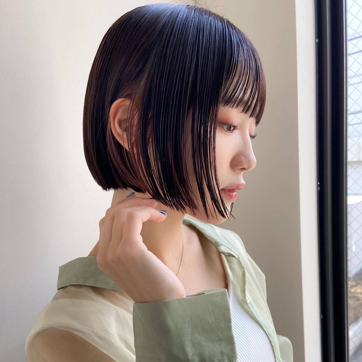 いよいよ梅雨本番!うねりに負けない、ストレート髪の必需品。のサムネイル