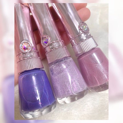 JILL STUART ネイルラッカー ダズリングワンダーランドのクチコミ「ジルスチュアートのホリデーネイル。
#ネイルラッカーダズリングワンダーランド の01番です。
.....」(2枚目)