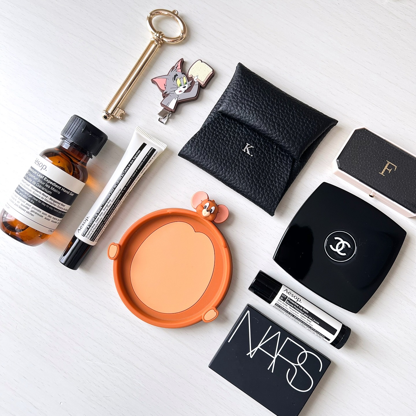 ボーム・デ・ミューズ/オフィシーヌ・ユニヴェルセル・ビュリー/リップバームを使ったクチコミ（2枚目）