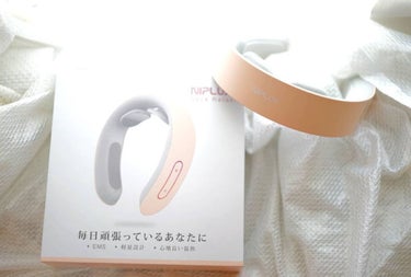 NIPLUX NECK RELAXのクチコミ「超軽量なネックマッサージャー🤍

NIPLUX Neck Relx

まずフォルムの可愛さに惚.....」（3枚目）