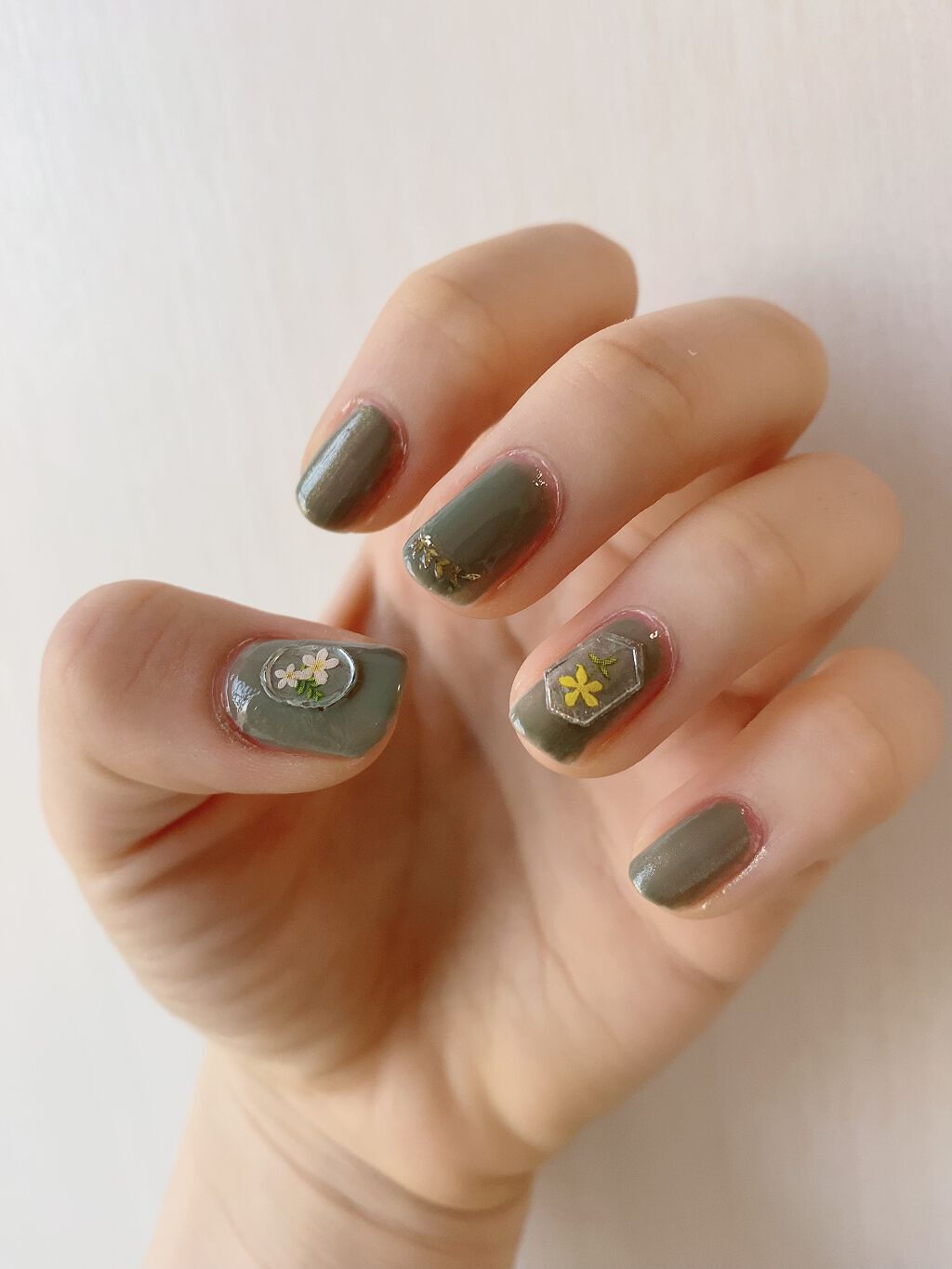 カラフルネイルズ N26 レディカーキ/キャンメイク/マニキュアを使ったクチコミ（2枚目）