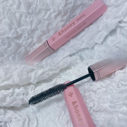 &honey アンドハニー メルティ マトメイクスティック スーパーホールド 4.0のクチコミ「アホ毛、おくれ毛瞬時に直す!
お風呂上がりのような清潔な香り🌸
&honey
マトメイク .....」(2枚目)