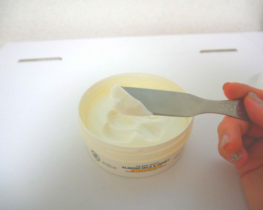 ボディバター アーモンドミルク＆ハニー/THE BODY SHOP/ボディクリームを使ったクチコミ（2枚目）