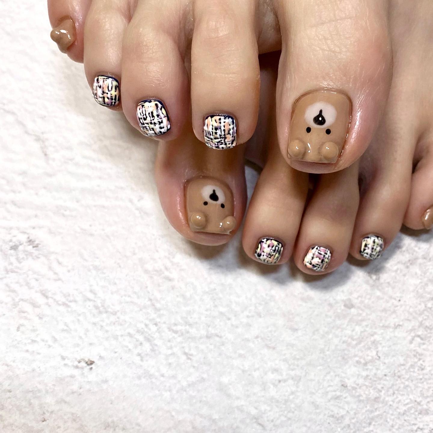 #くまさんネイル,#くまネイル,#アニマルネイル,#ぷくぷくネイル,#春ネイル,#バッグネイル,#フットネイル,#ほっこりネイル,#春ツイードネイル,#ツイードネイル,#動物ネイル,#トレンドネイルのネイルデザイン