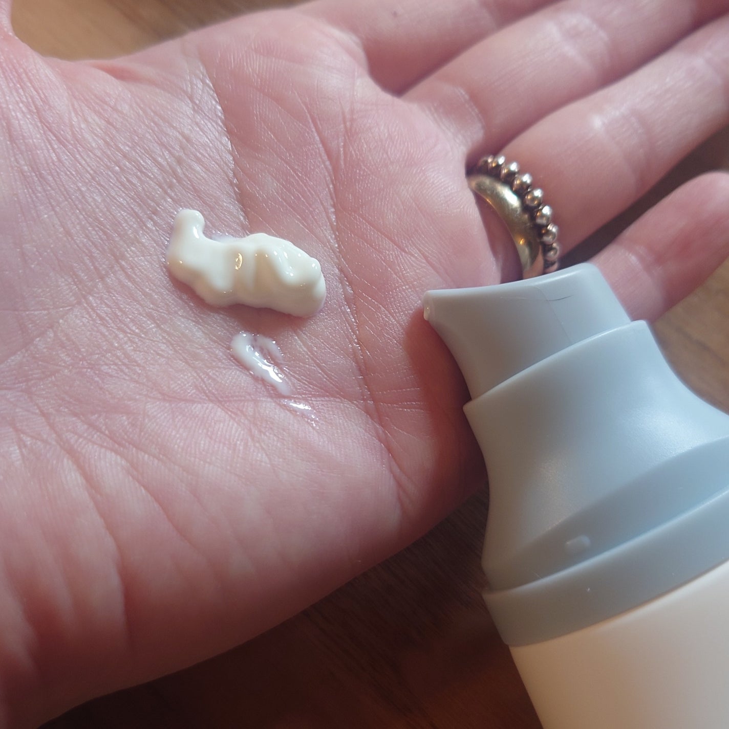 ヒアルーシカ ウォーターフィット サンセラム/SKIN1004/日焼け止めローションを使ったクチコミ(2枚目)