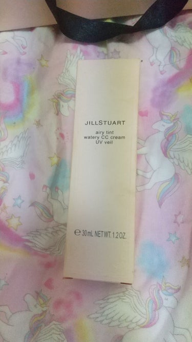 SPF50＋
PA＋＋＋＋
の
JILLSTUART
エアリーティントウォータリーCCクリーム
UVヴェール01
美容液ファンデーションで、急いでる時とかはスキンケア要らずらしいです！
CCクリームだか