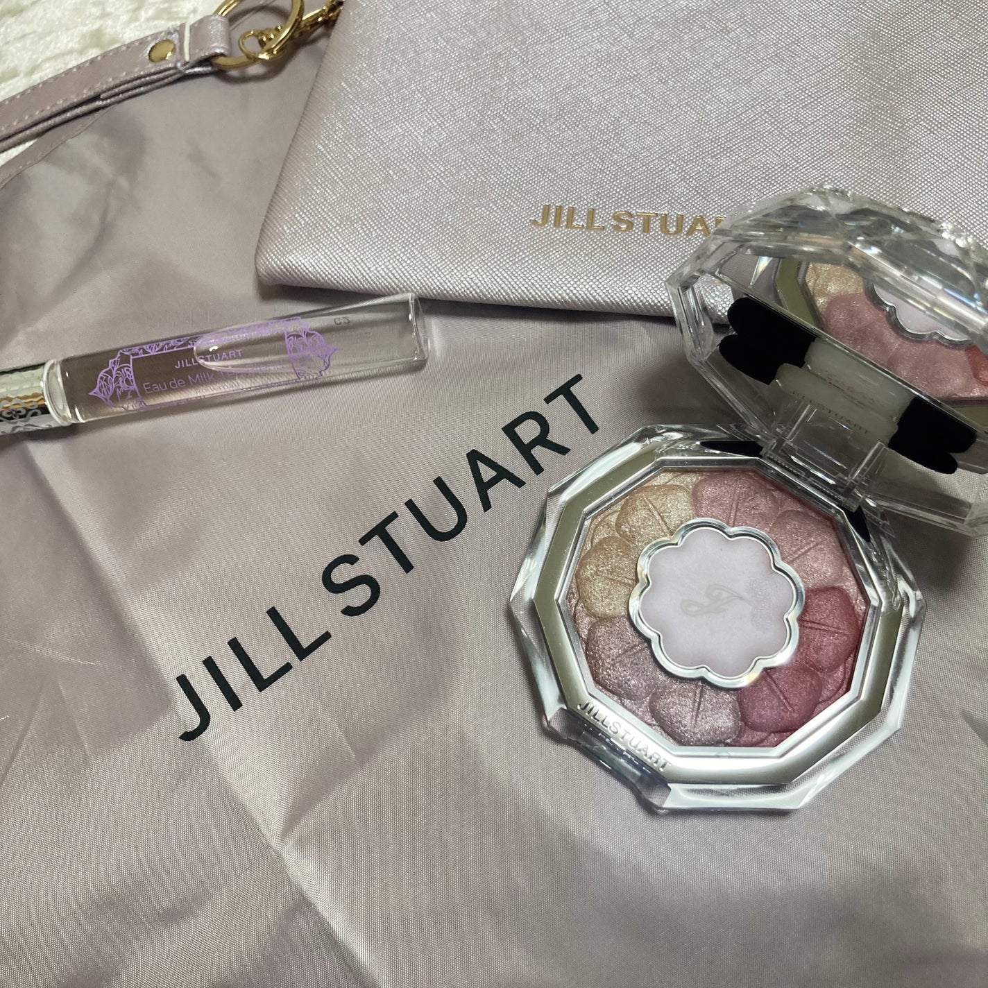 ジルスチュアート ブルームクチュール アイズ/JILL STUART/アイシャドウパレットを使ったクチコミ(1枚目)